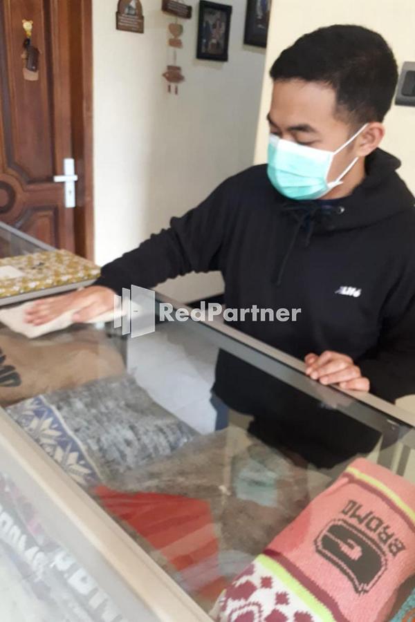 Bromo Indah Lestari Homestay Mitra Reddoorz Pasuruan Exterior photo